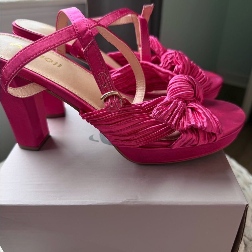 Hot Pink Satin Heels – Size 8.5 - Picture 4 of 7
